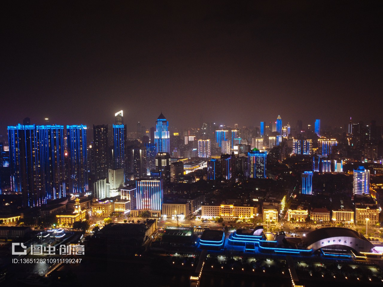 武漢市 江岸區 江灘大道 沿江大道 燈光秀 江漢門 夜景 五福廣場